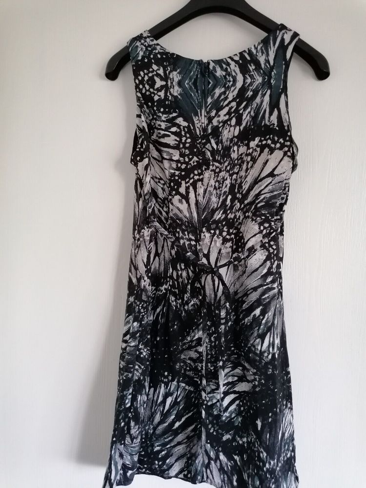 Dorothy Perkins Top Grey White Beading Round Neck Pretty - Picture 5 of 8
